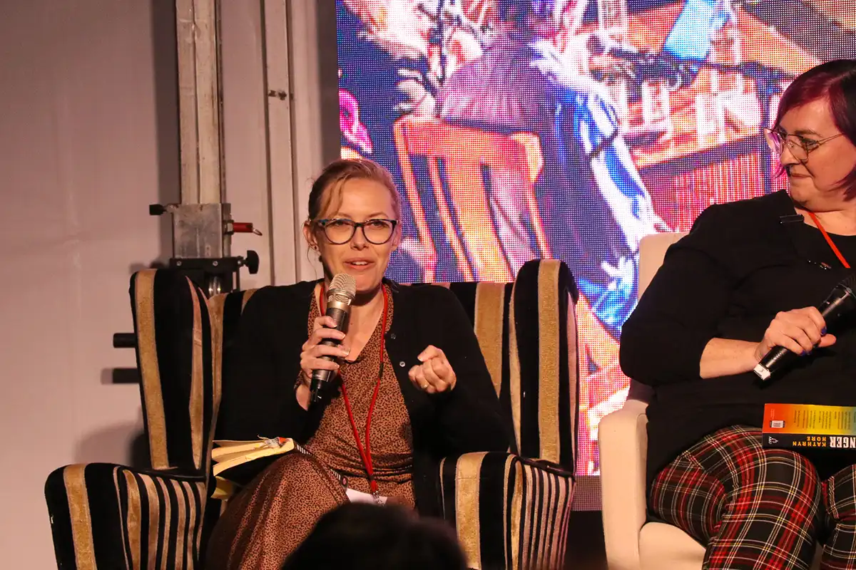 50.-Angela-Meyer-Kathryn-Hore