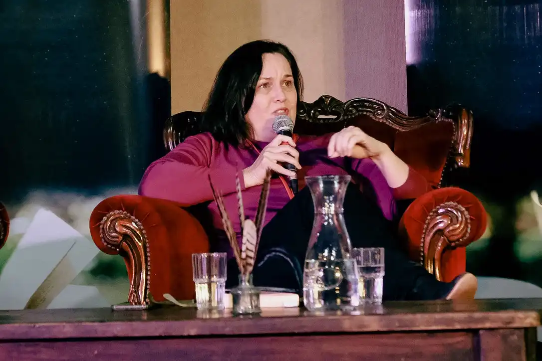 CEC93376-DE7A-4986-923E-09132AAE892E_1_105_c